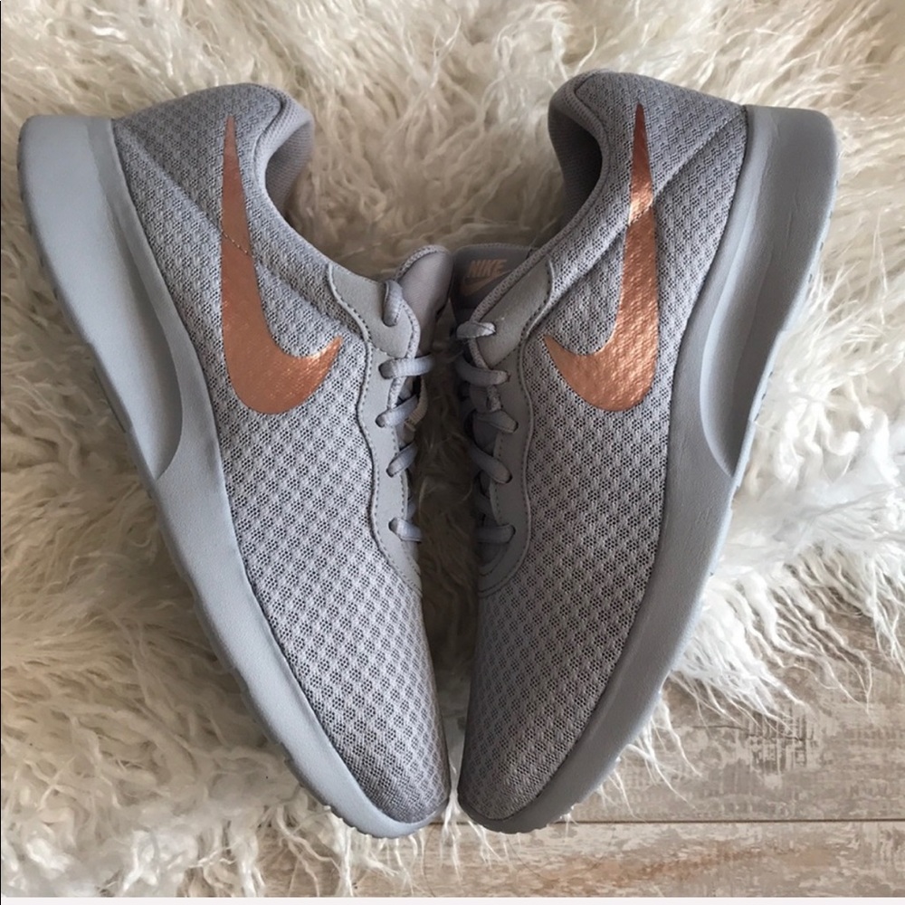 NWT Nike tanjun Rose Gold swoosh - Picture 3 of 7